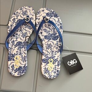GBG Los Angeles Blue and White Floral Sandals